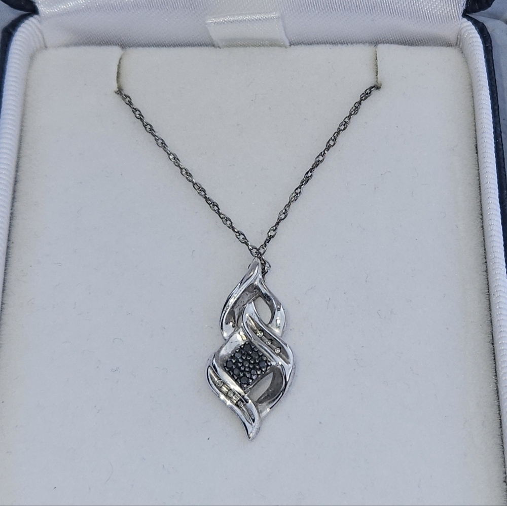 Kay Jewelers Silver and Black Pendant Necklace